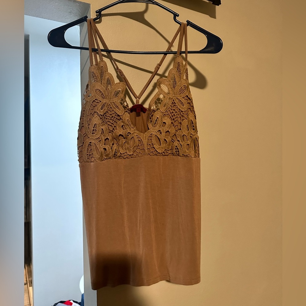 Red by BKE Tan Crochet Camisole Size Medium